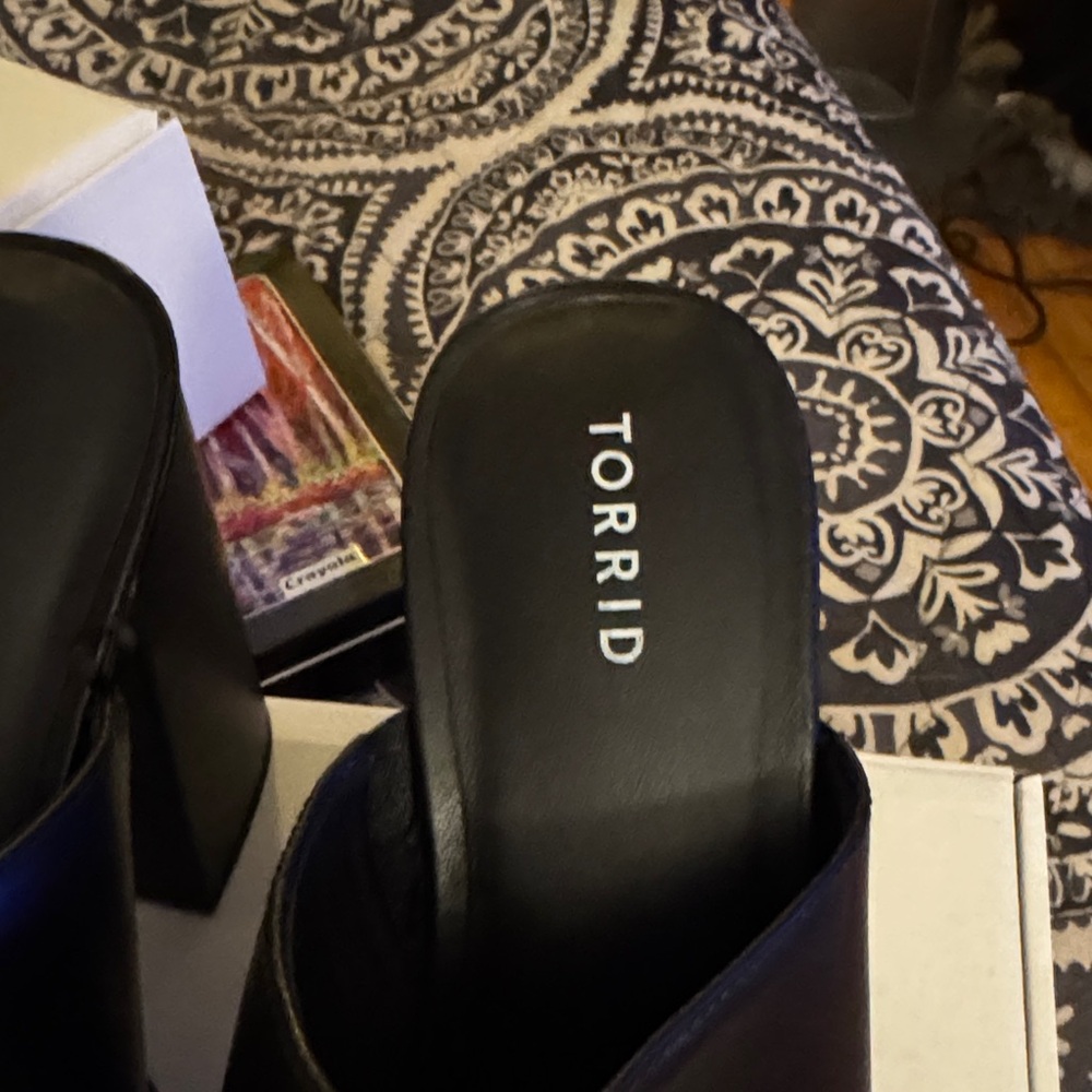 torrid Black Platform Mule Clogs - Picture 2 of 4